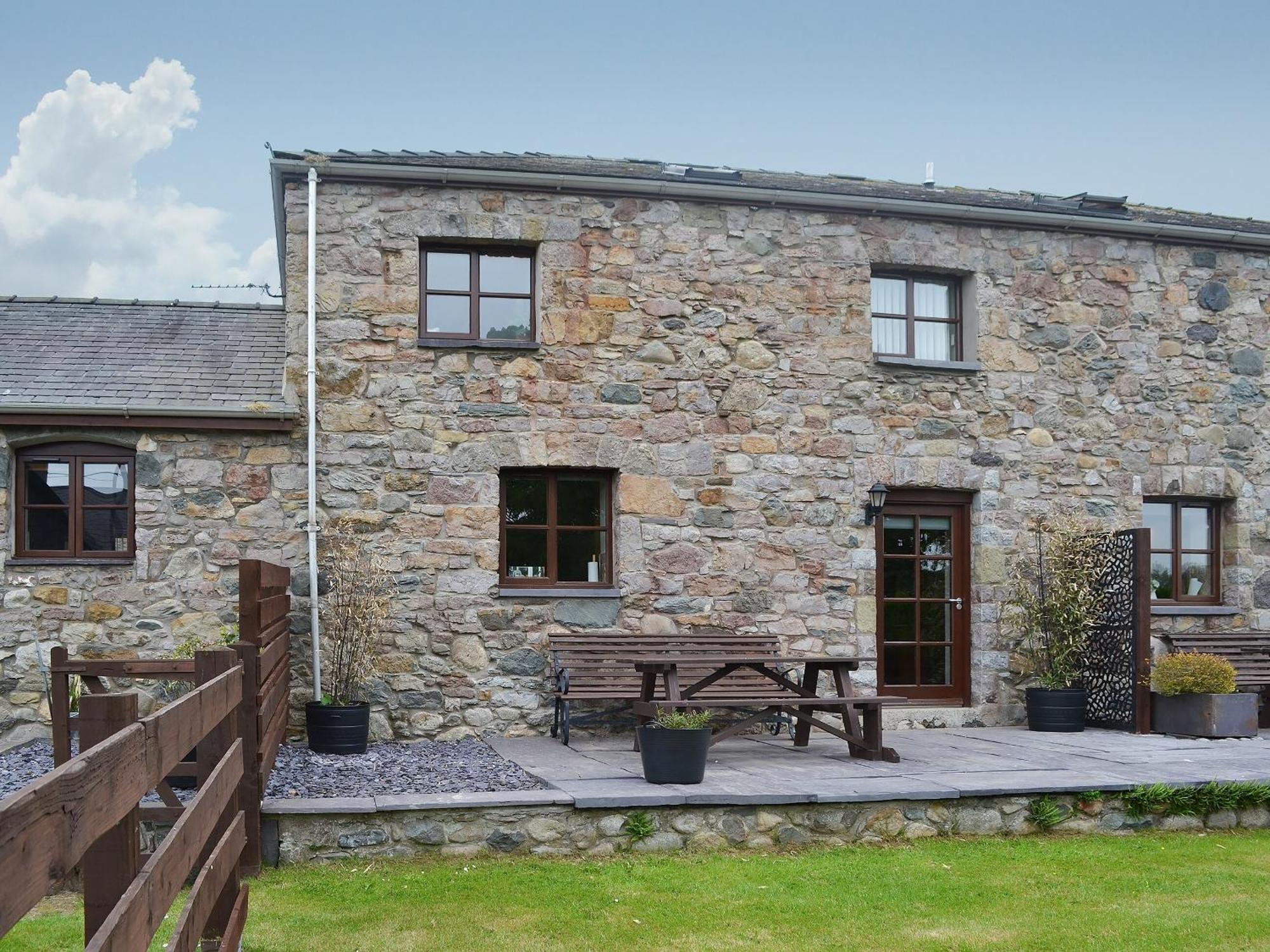 Llofft Yr Yd - 16984 Villa Brynsiencyn Kültér fotó